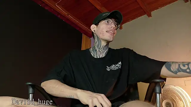 Snapshot of david_huge chatting on 16, 7, 2026 david huge online show from 16, 7, 2026