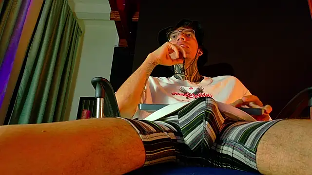 Snapshot of david_huge chatting on 18, 7, 2026 david huge online show from 18, 7, 2026