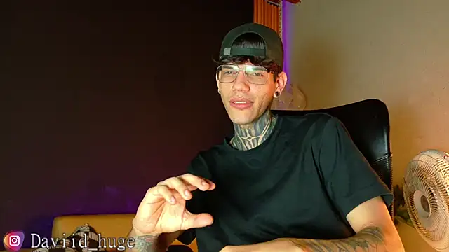 Snapshot of david_huge chatting on 21, 7, 2026 david huge online show from 21, 7, 2026