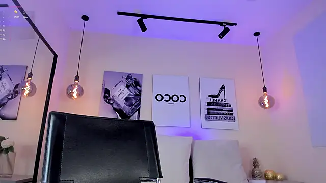 Samantha hotly online show from 22, 4, 2026