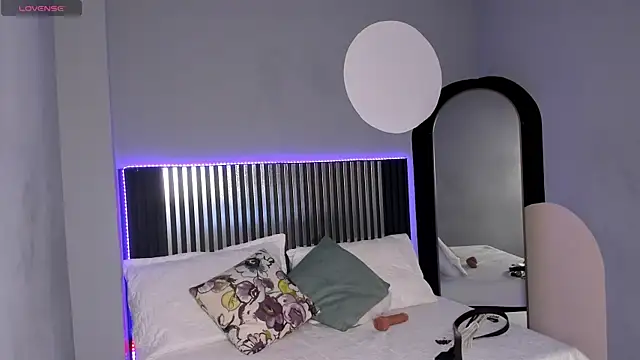 Emilybeltons online show from 6, 10, 2025