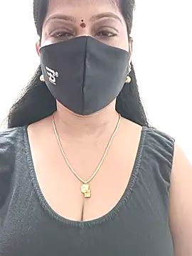 Snapshot of shivani27 chatting on 8, 10, 2025 shivani27 online show from 8, 10, 2025