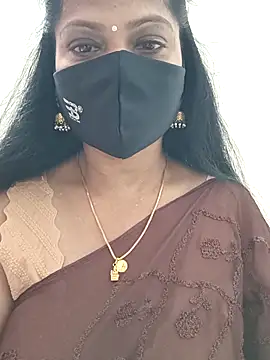 Snapshot of shivani27 chatting on 14, 11, 2025 shivani27 online show from 14, 11, 2025