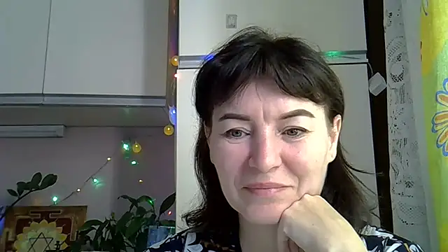 Krystal 82 online show from 1, 10, 2025