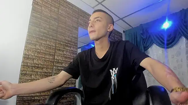 Snapshot of Dereck_Boy8 chatting on 12, 9, 2025 Dereck Boy8 online show from 12, 9, 2025