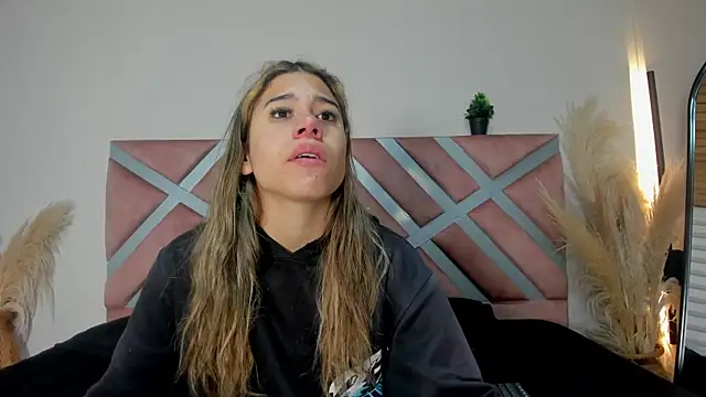 Rachell criss online show from 13, 6, 2026