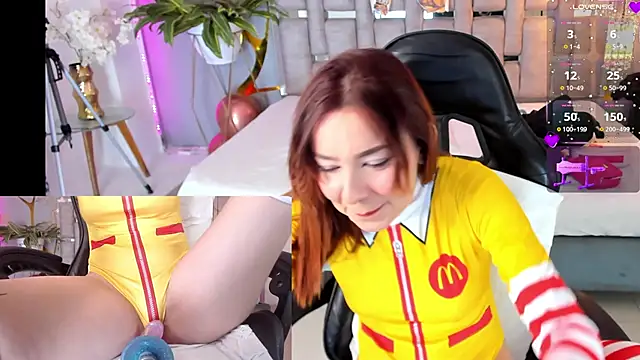 Snapshot of NicoleFerrel chatting on 5, 10, 2025 NicoleFerrel online show from 5, 10, 2025