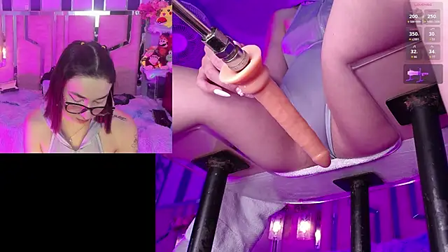 NicoleFerrel online show from 26, 4, 2026