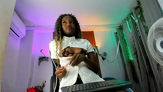 Snapshot of Evaa_18 chatting on 23, 10, 2025 Evaa 18 online show from 23, 10, 2025