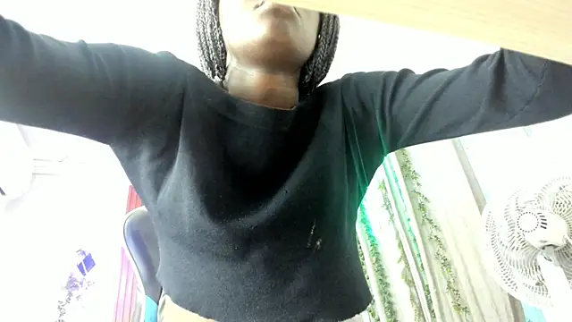 Snapshot of Evaa_18 chatting on 2, 12, 2025 Evaa 18 online show from 2, 12, 2025