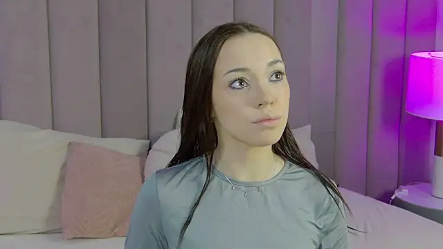 ZoeyNeal online show from 26, 4, 2026