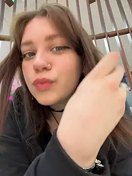 Snapshot of lucy-joy chatting on 28, 4, 2026 lucy-joy online show from 28, 4, 2026