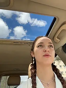 DollyTall online show from 27, 4, 2026