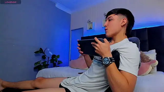 Snapshot of Ares_di_martin chatting on 5, 12, 2025 Ares di martin online show from 5, 12, 2025