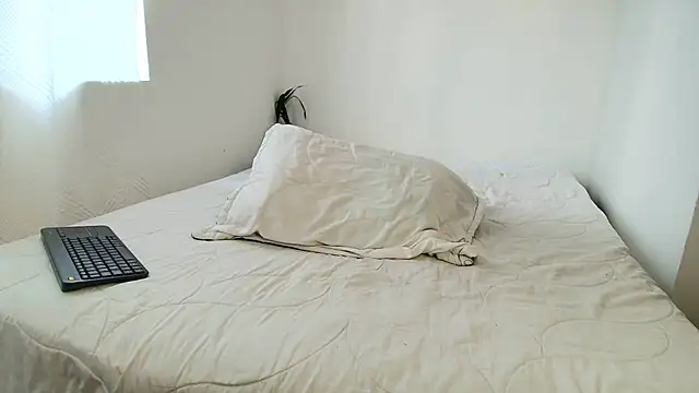 IsaXander743 online show from 11, 2, 2026