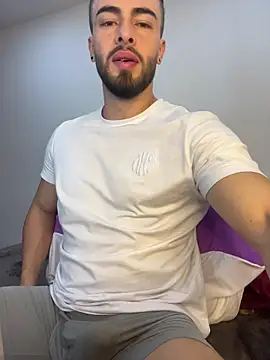 Snapshot of MaxDell chatting on 5, 3, 2026 MaxDell online show from 5, 3, 2026