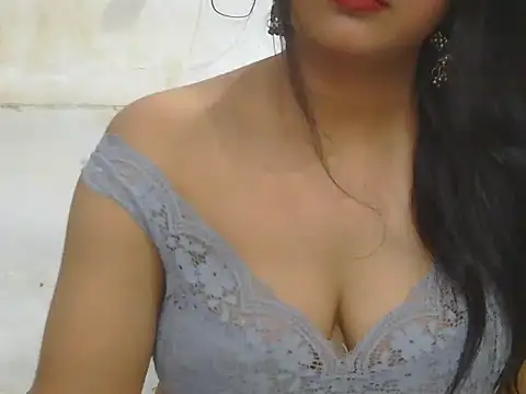 Snapshot of POOJA_199 chatting on 9, 11, 2025 POOJA 199 online show from 9, 11, 2025