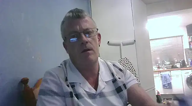 Snapshot of hefin18 chatting on 5, 3, 2025 hefin18 online show from 5, 3, 2025