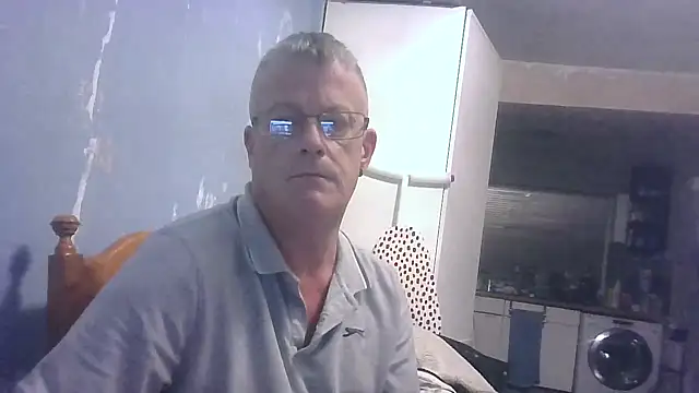 Snapshot of hefin18 chatting on 9, 10, 2025 hefin18 online show from 9, 10, 2025