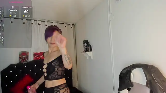 Snapshot of Trinityy__ chatting on 8, 9, 2025 Trinityy online show from 8, 9, 2025