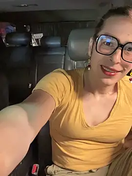 mayra mayhem online show from 4, 6, 2026