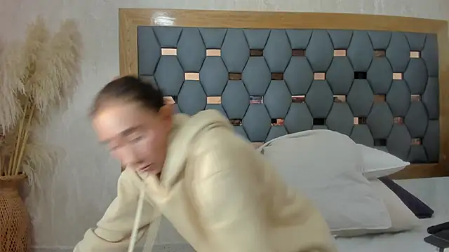 Snapshot of crystal_sm chatting on 6, 10, 2025 crystal sm online show from 6, 10, 2025