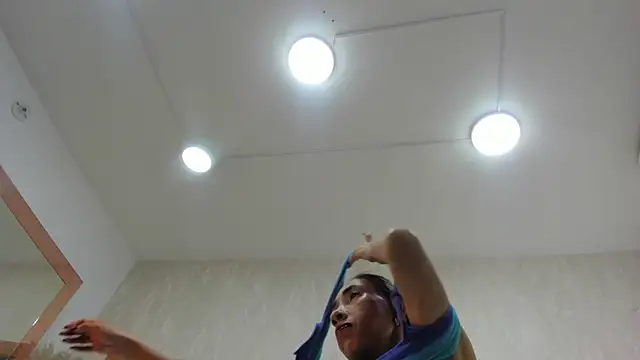 crystal sm online show from 21, 4, 2026