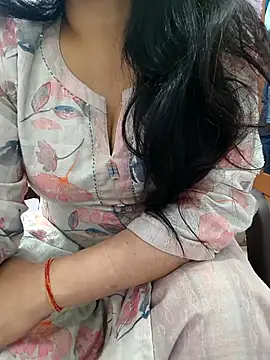 Snapshot of roshni_agrawal0 chatting on 4, 5, 2026 roshni agrawal0 online show from 4, 5, 2026