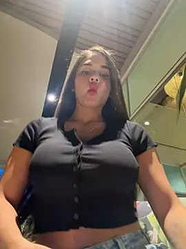 BellaLeclair online show from 13, 4, 2026