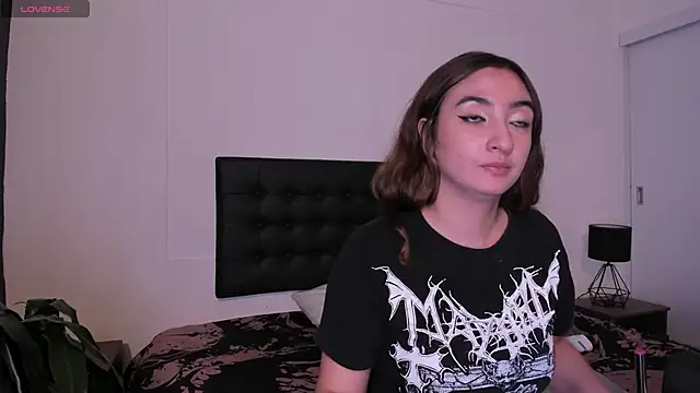 Alice Dickinssonn online show from 20, 11, 2025