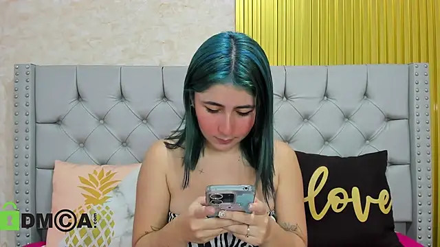 Snapshot of Skarlet_04 chatting on 18, 11, 2025 Skarlet 04 online show from 18, 11, 2025