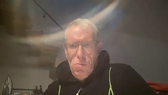 Snapshot of choupipat1 chatting on 1, 10, 2025 choupipat1 online show from 1, 10, 2025