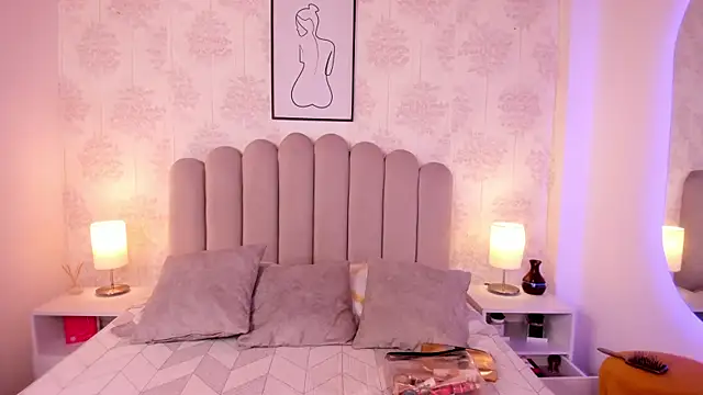 ShaynaHosk online show from 16, 9, 2025