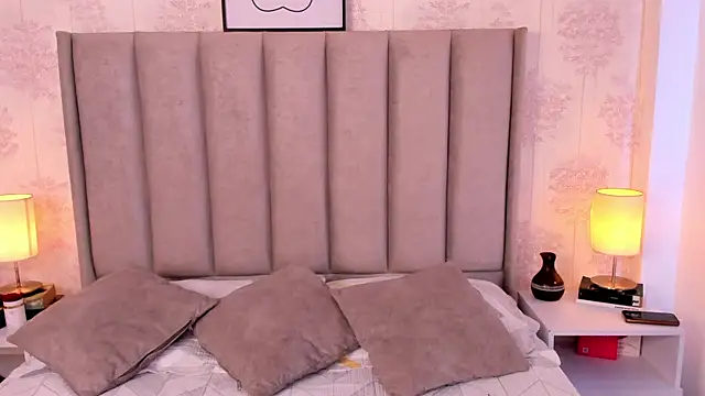 ShaynaHosk online show from 13, 5, 2026