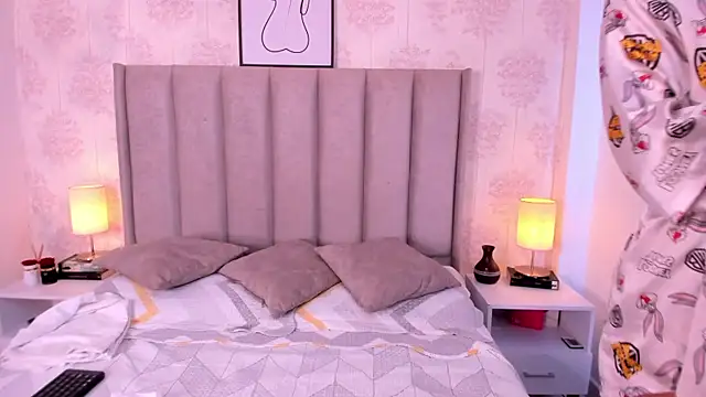 ShaynaHosk online show from 25, 6, 2026