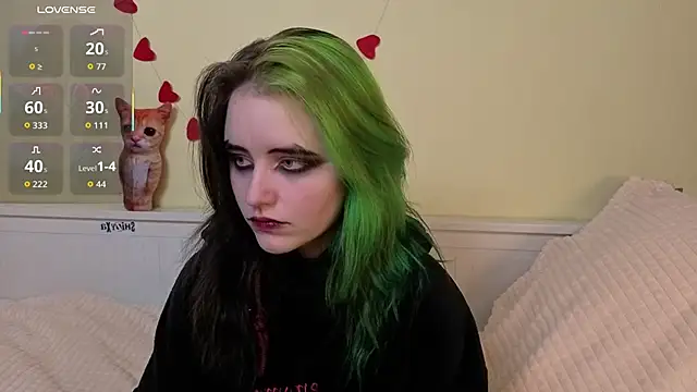 Snapshot of PortiaHedge chatting on 25, 9, 2025 PortiaHedge online show from 25, 9, 2025