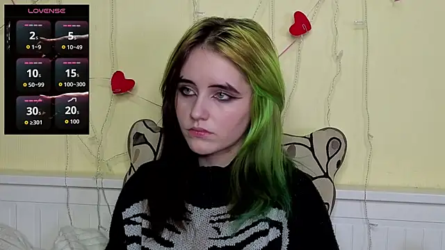 Snapshot of PortiaHedge chatting on 20, 10, 2025 PortiaHedge online show from 20, 10, 2025