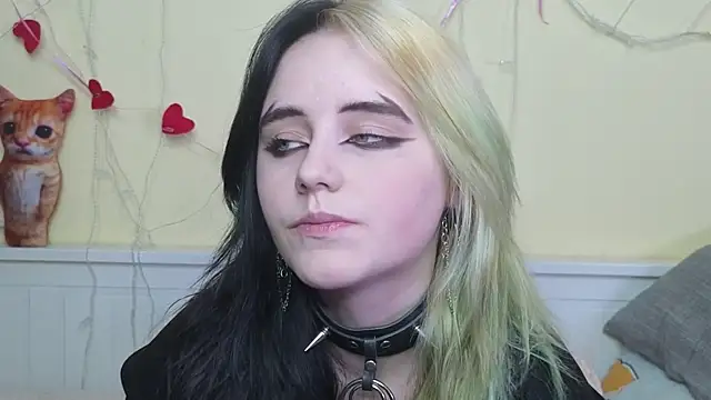 Snapshot of PortiaHedge chatting on 27, 10, 2025 PortiaHedge online show from 27, 10, 2025