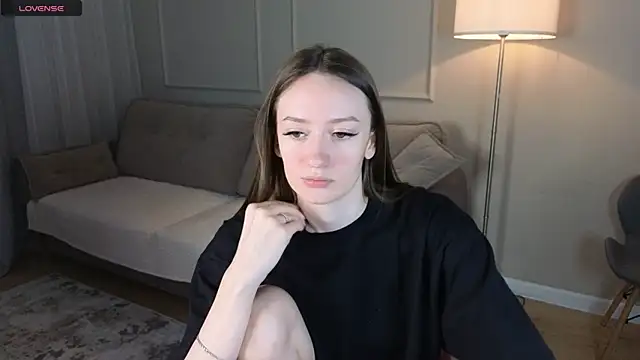 cutienaughtygirl online show from 27, 4, 2026