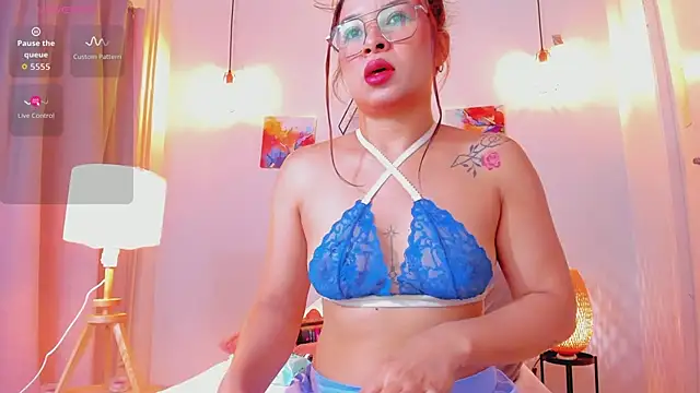 Karlaliones69 online show from 10, 2, 2026