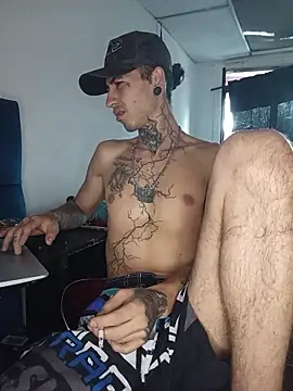 Snapshot of Tattoboy19cm chatting on 27, 5, 2026 Tattoboy19cm online show from 27, 5, 2026