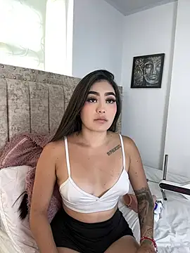 EmiilyEvans  online show from 25, 7, 2026