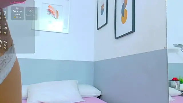 cutepetitee online show from 3, 10, 2025