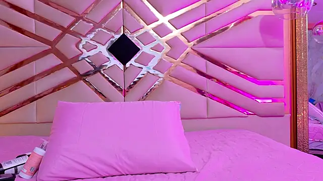 cutepetitee online show from 5, 11, 2025