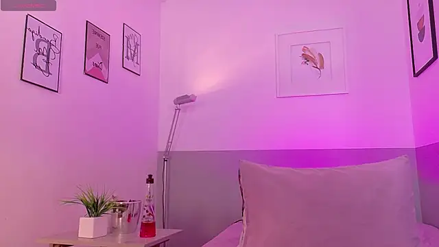 cutepetitee online show from 23, 4, 2026