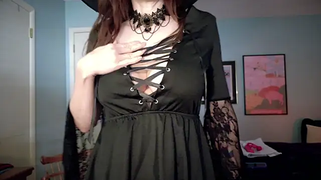 Snapshot of MommyGoddessL chatting on 31, 10, 2025 MommyGoddessL online show from 31, 10, 2025