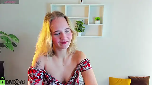 Snapshot of Casey_Sweeet chatting on 8, 10, 2025 Casey Sweeet online show from 8, 10, 2025