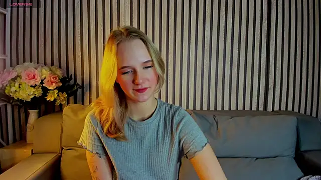 Snapshot of Casey_Sweeet chatting on 19, 10, 2025 Casey Sweeet online show from 19, 10, 2025