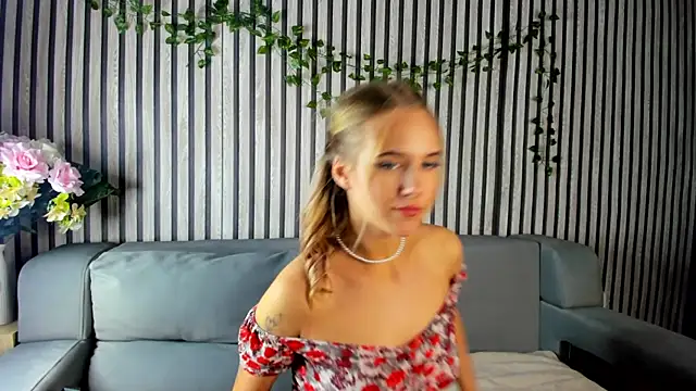 Snapshot of Casey_Sweeet chatting on 6, 11, 2025 Casey Sweeet online show from 6, 11, 2025