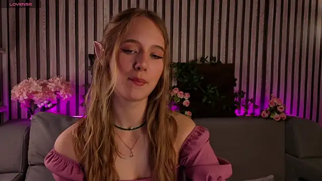 Snapshot of Casey_Sweeet chatting on 7, 5, 2026 Casey Sweeet online show from 7, 5, 2026